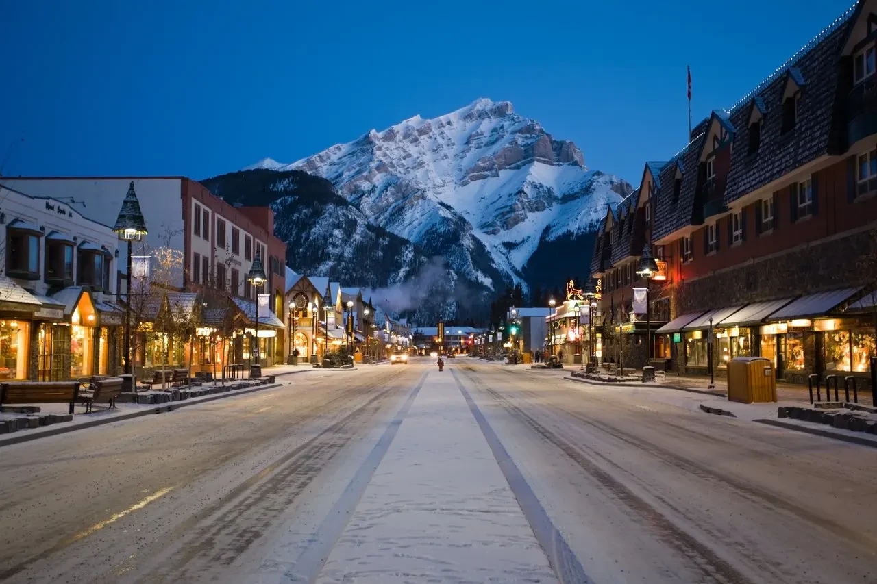 6-Day Canadian Rockies Tour | Banff, Jasper & Yoho | Icefields Parkway, Ice Explorer, Skywalk & Maligne Lake