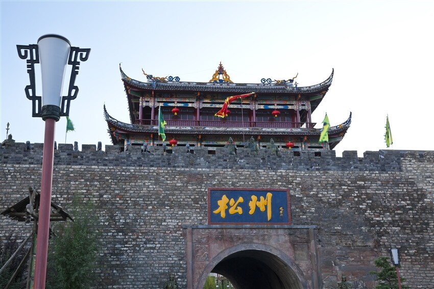 <6‑Day Tour > Jiuzhaigou  + Huanglong + Panda Base + Dujiangyan