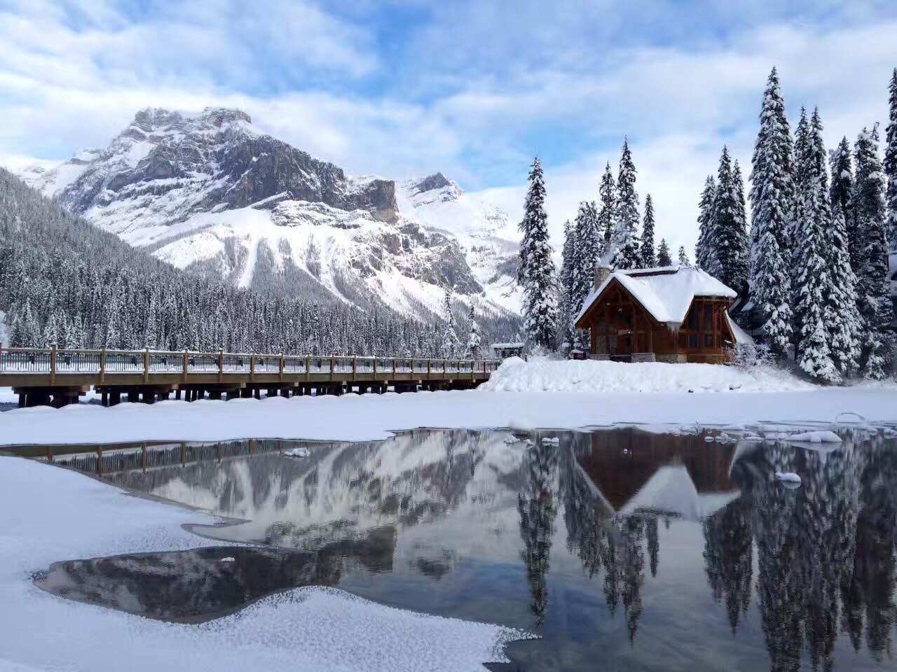 3-Day Winter Rockies Adventure Tour from Calgary –  Johnston Canyon Hike, Banff & Lake Louise