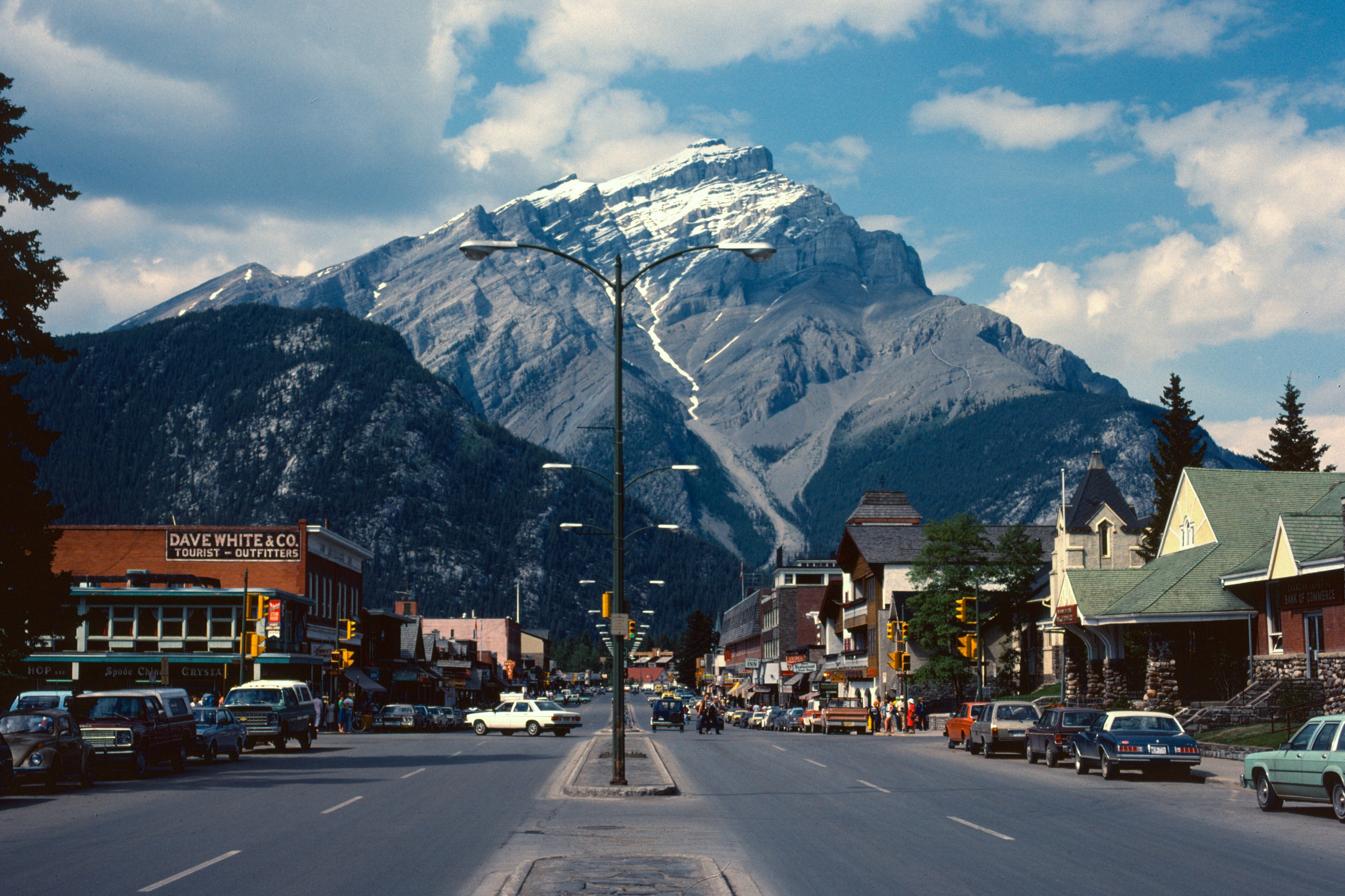 <Winter Rocky Mountains·Fairytale Snow Secret 3-Day Tour> Snowy Banff Town, Icewalk Marble Canyon and Lake Louise·Calgary Airport Free Pick-up
