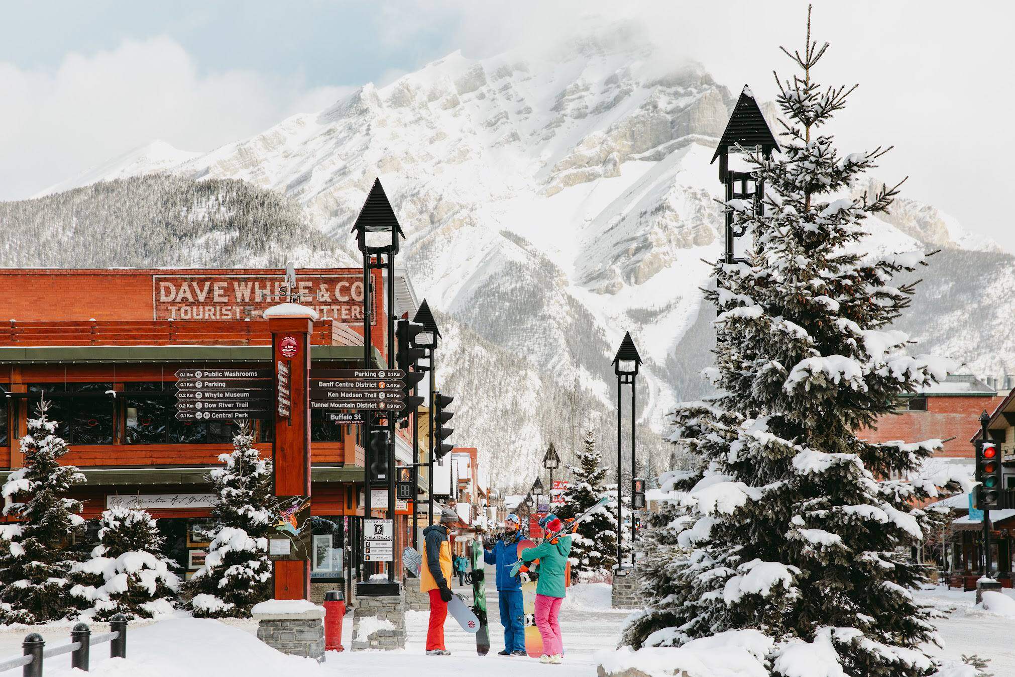 4-Day Winter Rockies Discovery Tour from Calgary – Scenic Lakes, Banff & Icefields Parkway