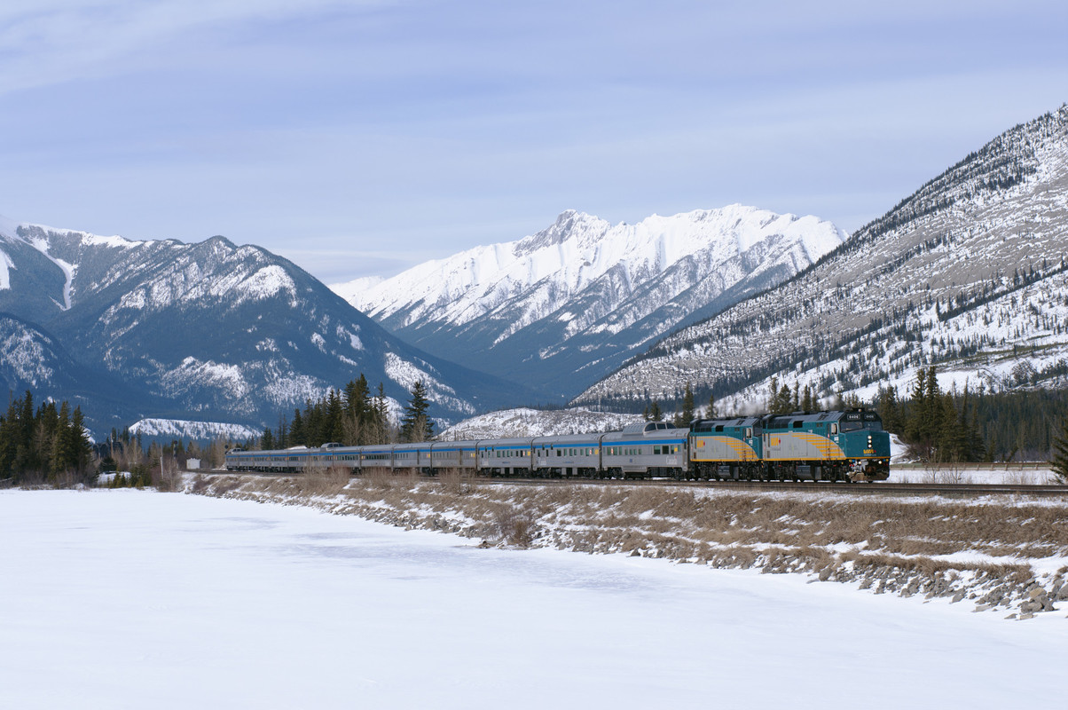 <Winter VIA Rail>7-Day Winter Rockies Semi-Self-Guided Tour, 3 Nights in Banff Town, Flexible Itinerary, Explore the Wonders of Winter Banff & Jasper