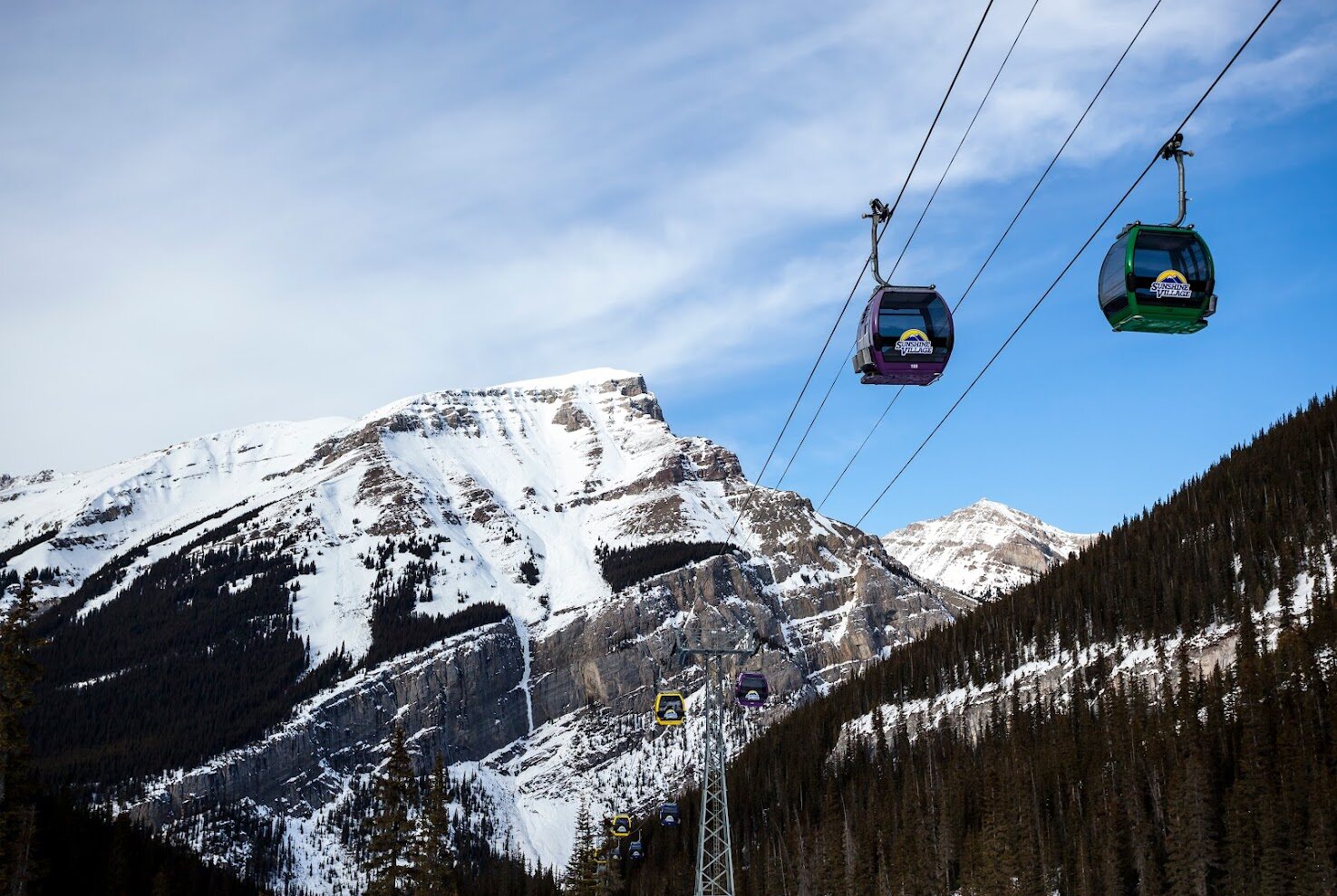 4-Day Winter Rockies Discovery Tour from Calgary – Free Ski Day & Banff Icefall Adventure