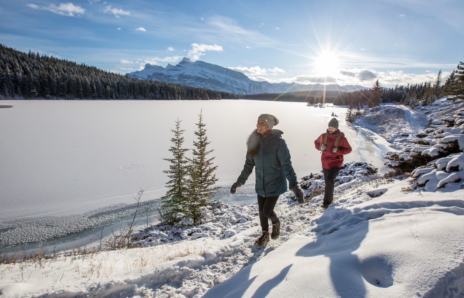 4-Day Winter Rockies Adventure Tour from Calgary – Free Ski Day at Lake Louise & Banff Icewalk