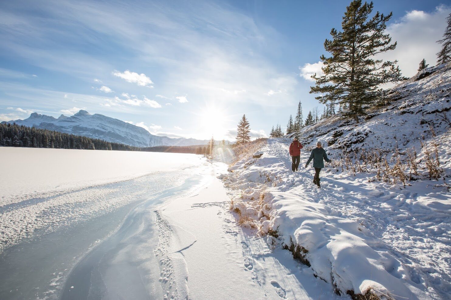 6-Day Winter Rockies Adventure Tour from Calgary – Free Ski Day at Lake Louise, Banff & Icefields
