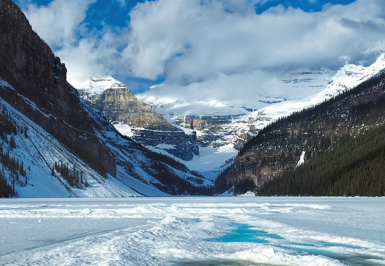 5-Day Winter Rockies Adventure with Airport Pickup and Drop off, Calgary in Vancouver Out, Explore Banff National Park, Ice Walk in Johnston Canyon, Lake Louise and Victoria