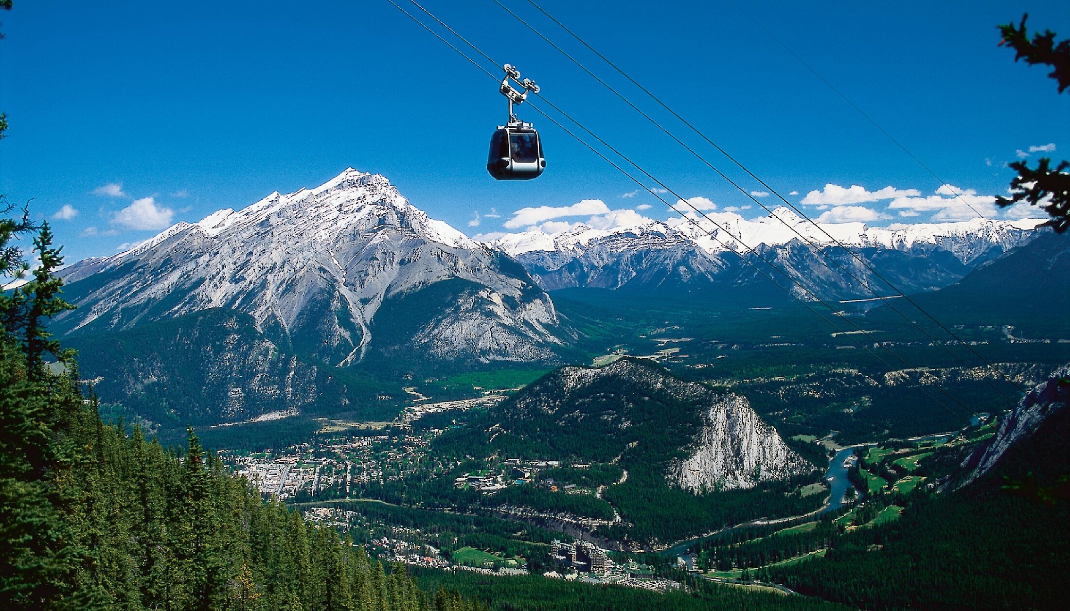 <5 days >【 Small group of 14 people, guaranteed 1 night stay in Fairmont Banff Springs Hotel】 Canadian Rocky Mountains 4 National parks [Banff, Jasper, Yoho, Kootenay], 8 famous lakes [Lake Louise, Moraine Lake, Emerald Lake, Lake Minnewanka, Double Jack Lake, Bow Lake, Peyto Lake, Maligne Lake], 2 special canyons [Johnston, Marble], Walk the Columbia Icefield including complementary airport pick-up in Calgary