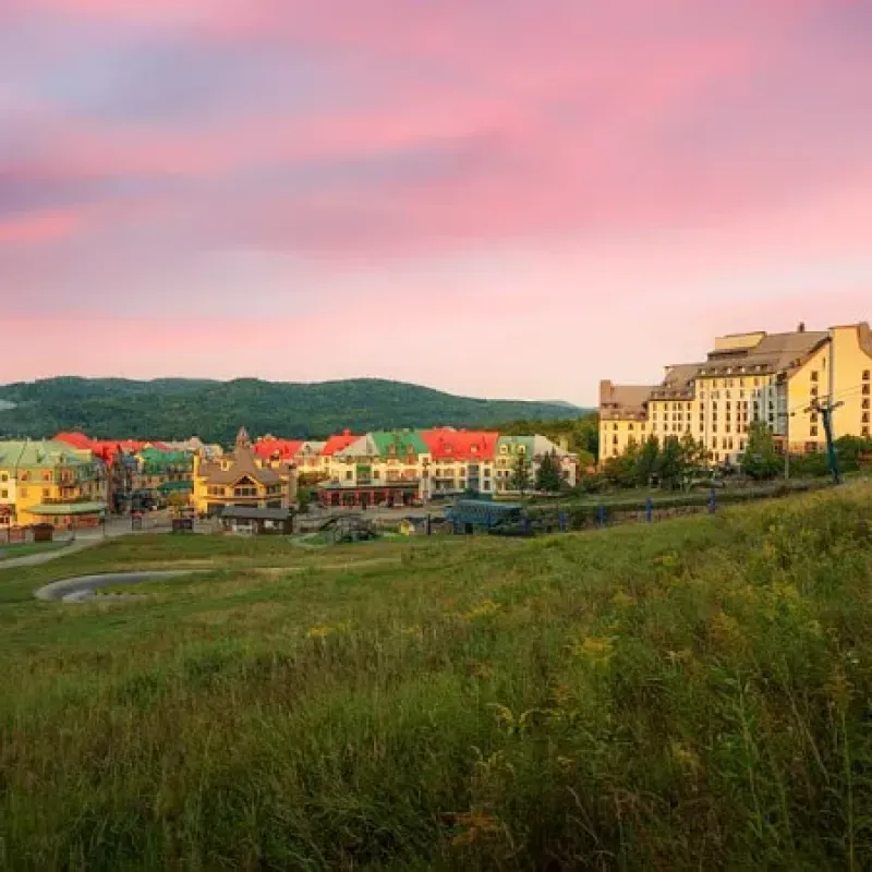 5-Day Mont Tremblant Fall Color Bus Tour with Airport Pickup, Visit Ottawa, Montreal, Quebec and Niagara Falls