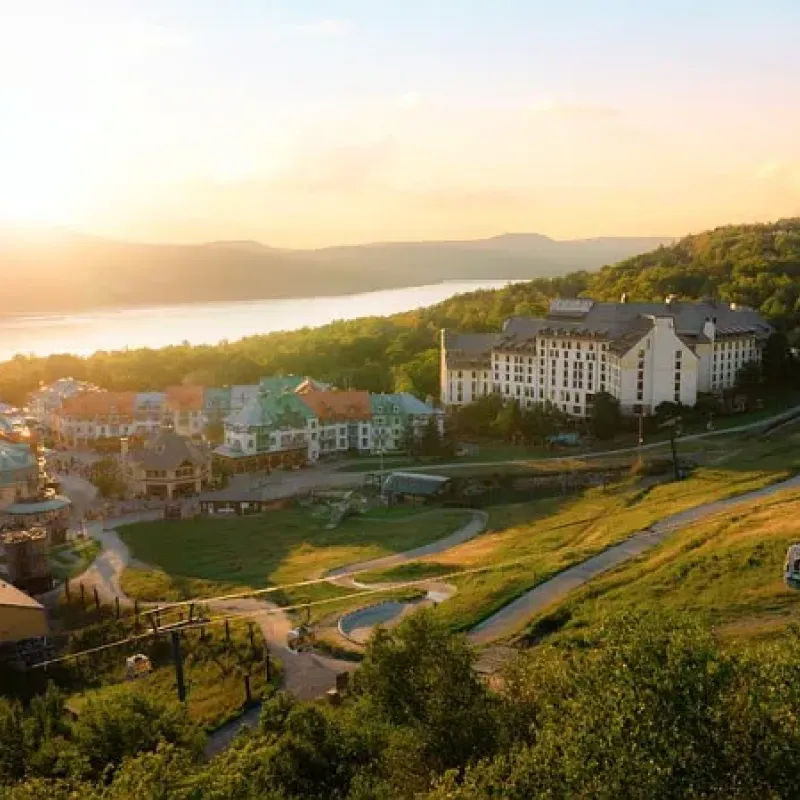 5-Day Mont Tremblant Fall Color Bus Tour with Airport Pickup, Visit Ottawa, Montreal, Quebec and Niagara Falls