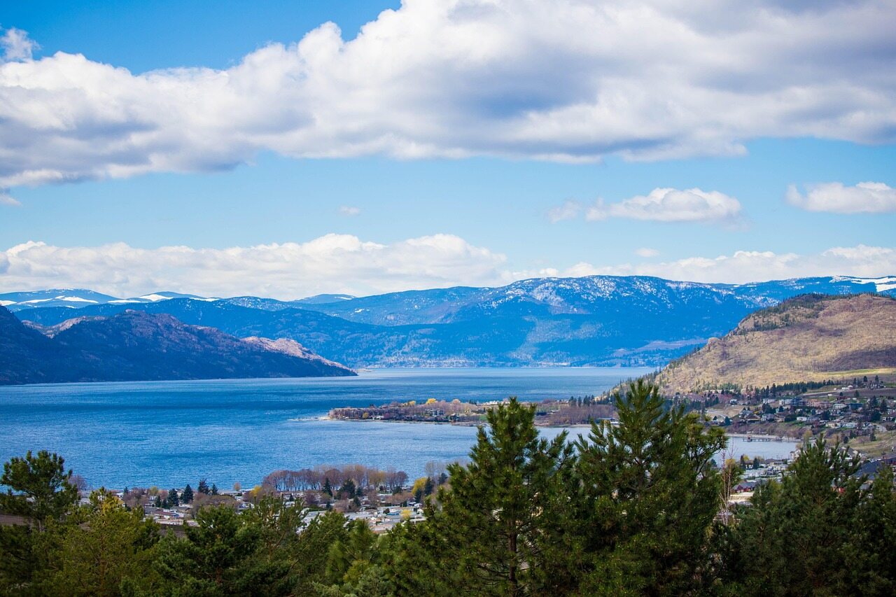 Okanagan Lake水怪湖.jpg