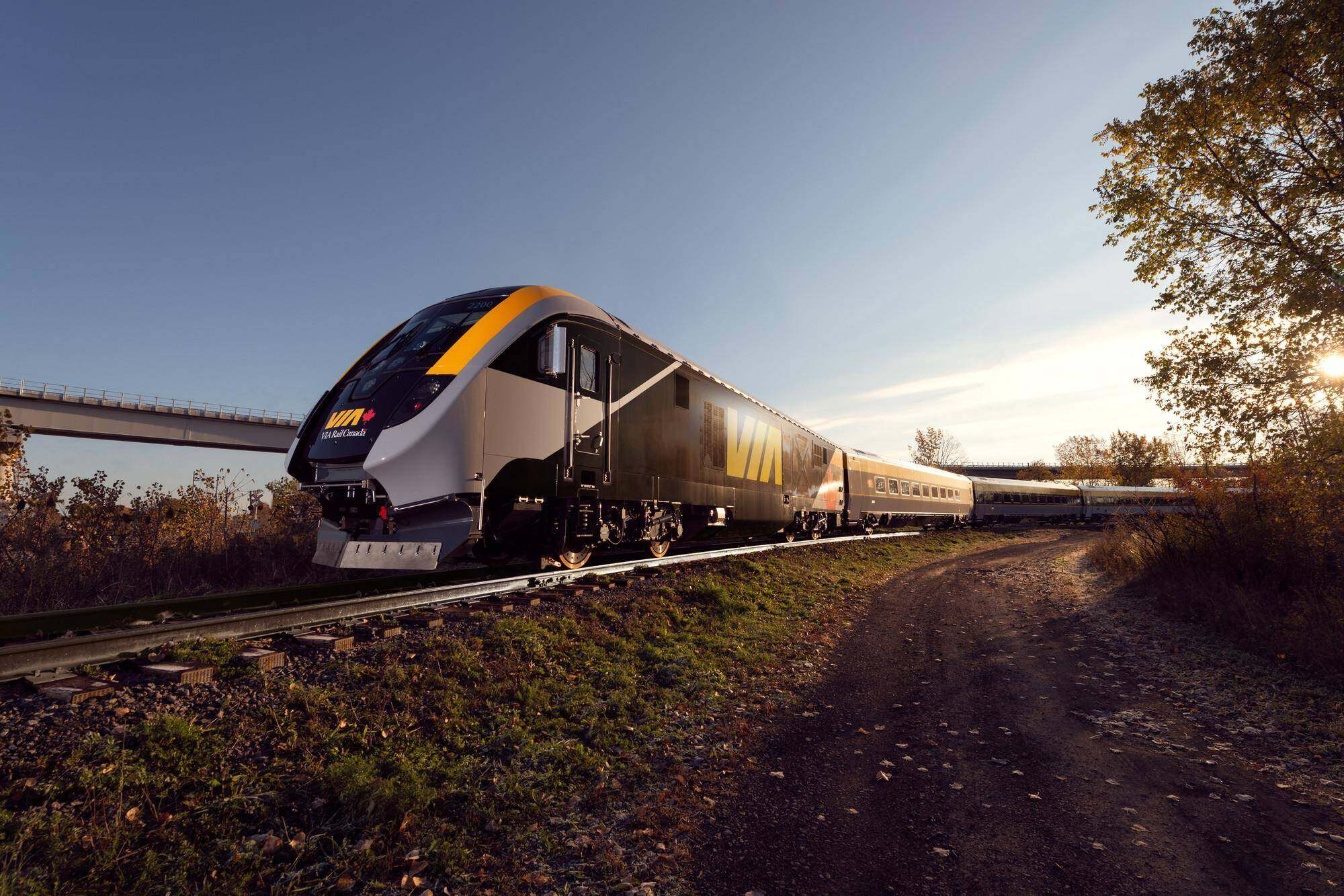 6 Day Premium Rocky Rail Adventure: YYC to YVR (Rocky Mountaineer)