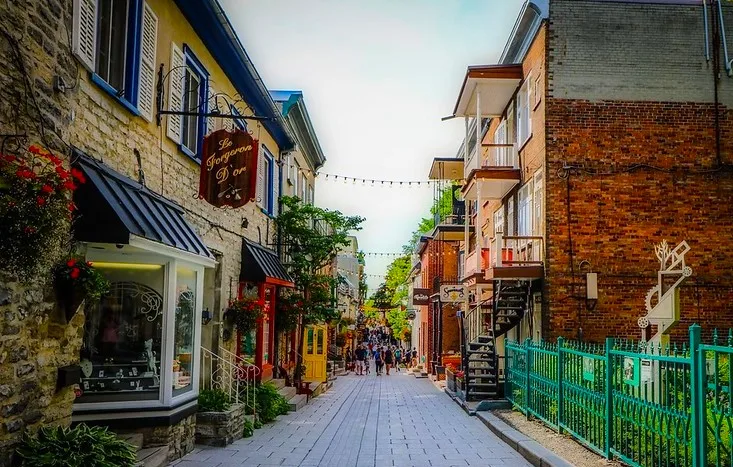 6-Day Eastern Canada Tour | Toronto Round-Trip & 5 Cities | Niagara Hotel Upgrade