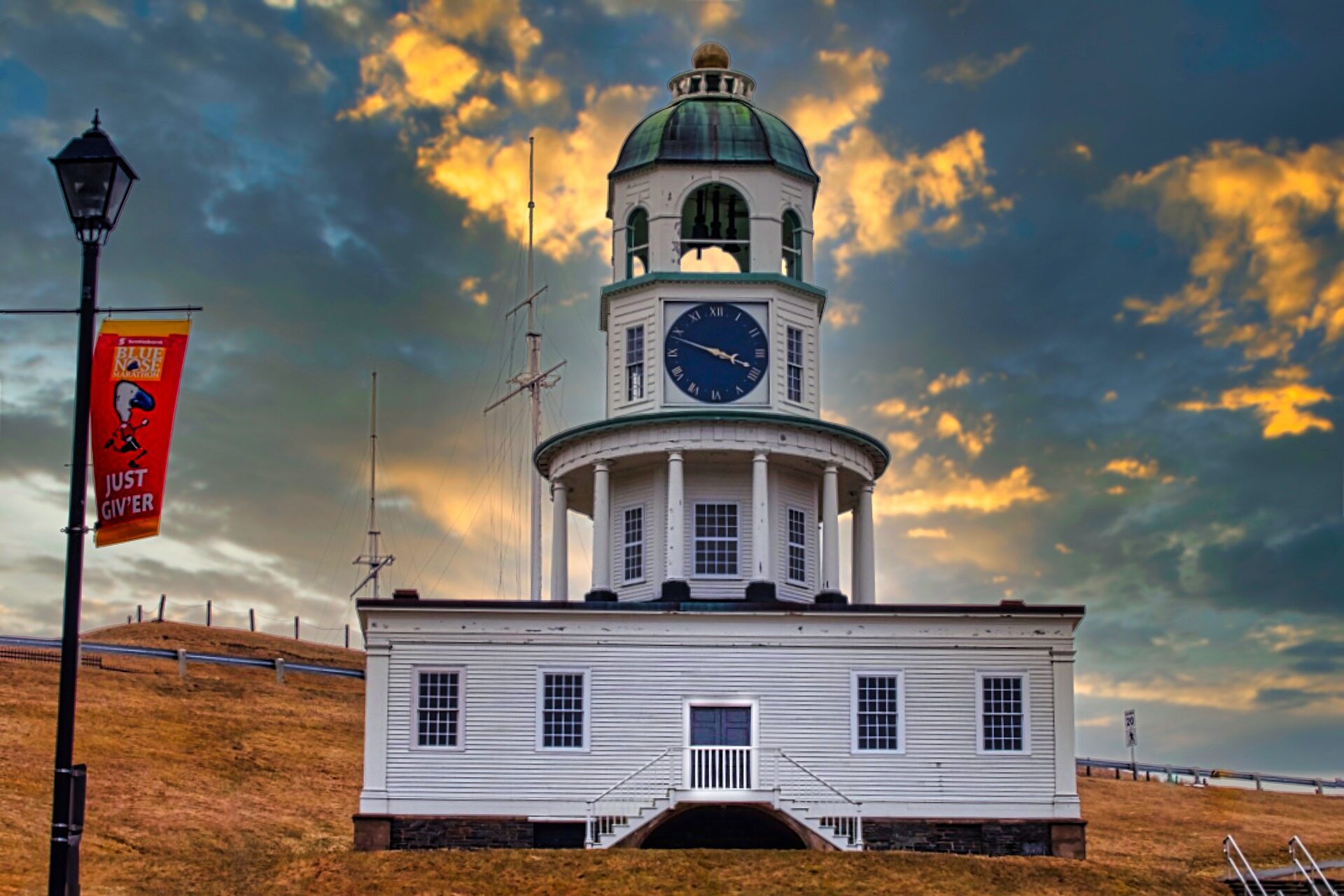 halifax-4759041_1920.jpg
