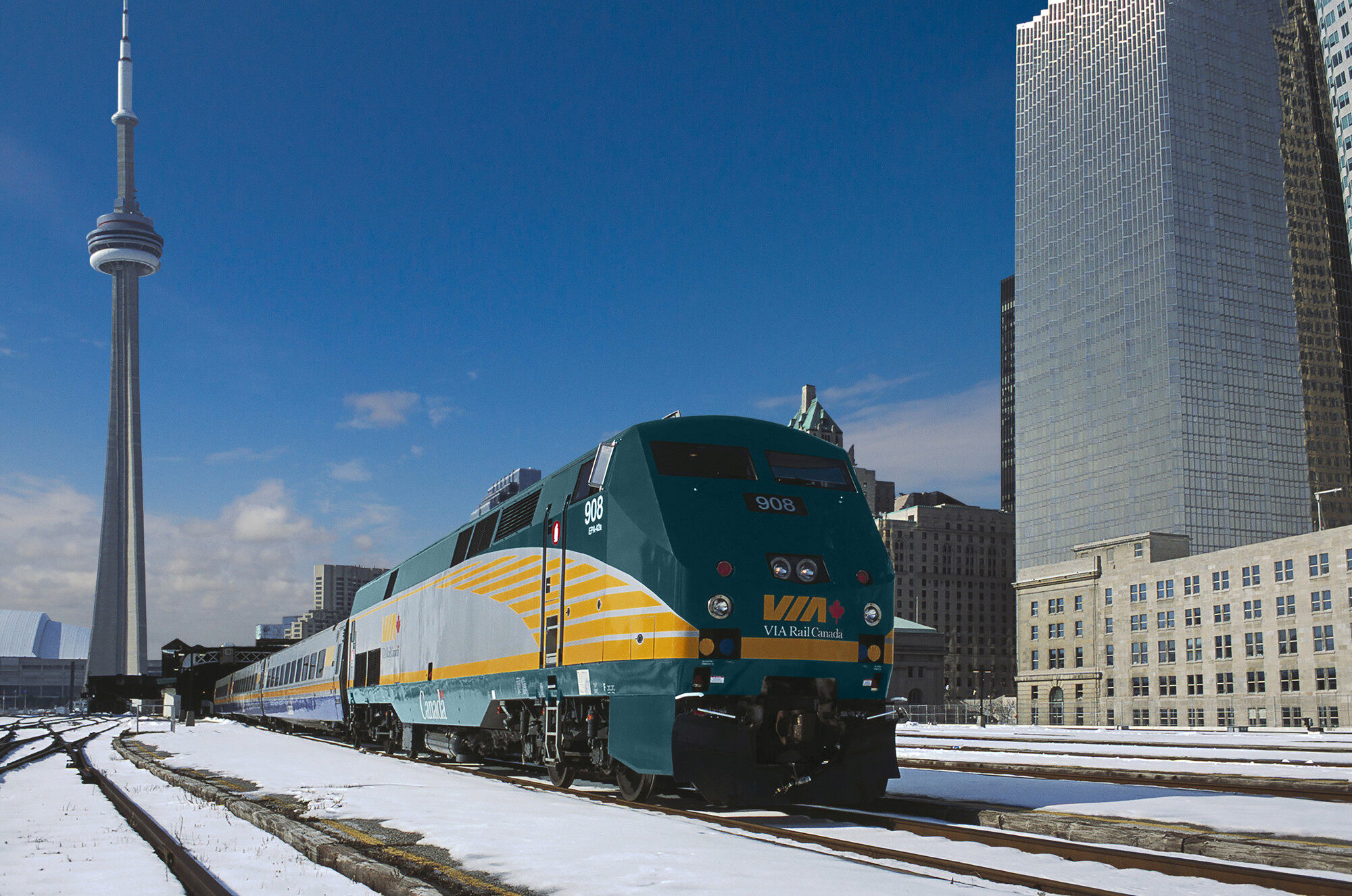 6-Day Winter Rockies Half-Self-Guided Train Tour from Vancouver to Calgary – VIA Rail, Banff & Jasper