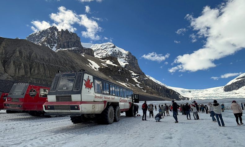 5-Day Canadian Rockies Tour | Glacier View Lodge | Icefield Adventure