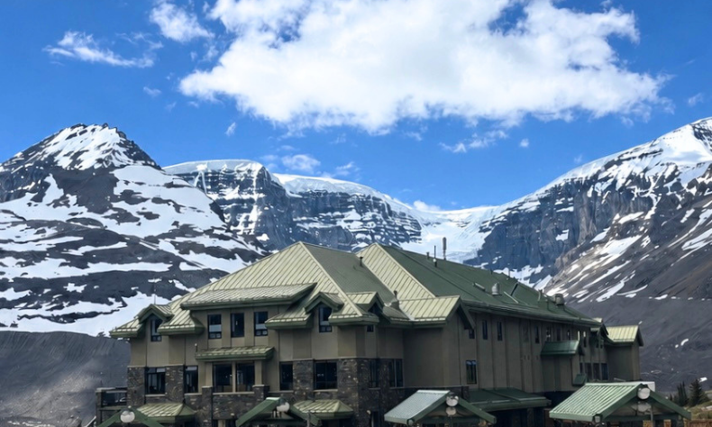 5-Day Canadian Rockies Tour | Glacier View Lodge | Icefield Adventure