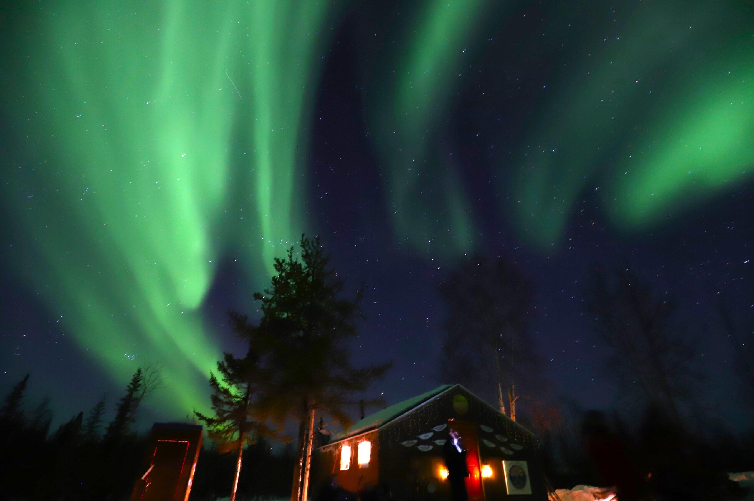 3-Day Yellowknife Aurora Tour | 95% Northern Lights Viewing Chance | Dog Sledding, Ice Lake Bath & Sauna | Mandarin Guide & Airport Transfer Included