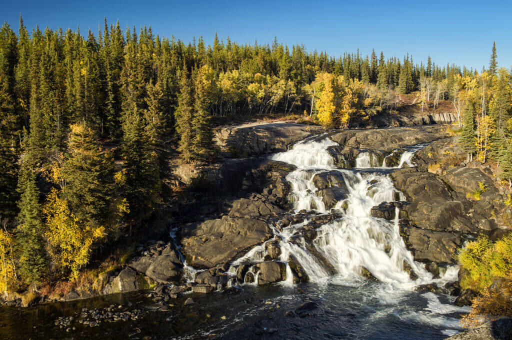 4-Day Yellowknife Aurora Gold Package | 98%+ Northern Lights Viewing Chance | Dog Sledding & Helicopter Tour | Breakfast, Mandarin Guide & Airport Transfer