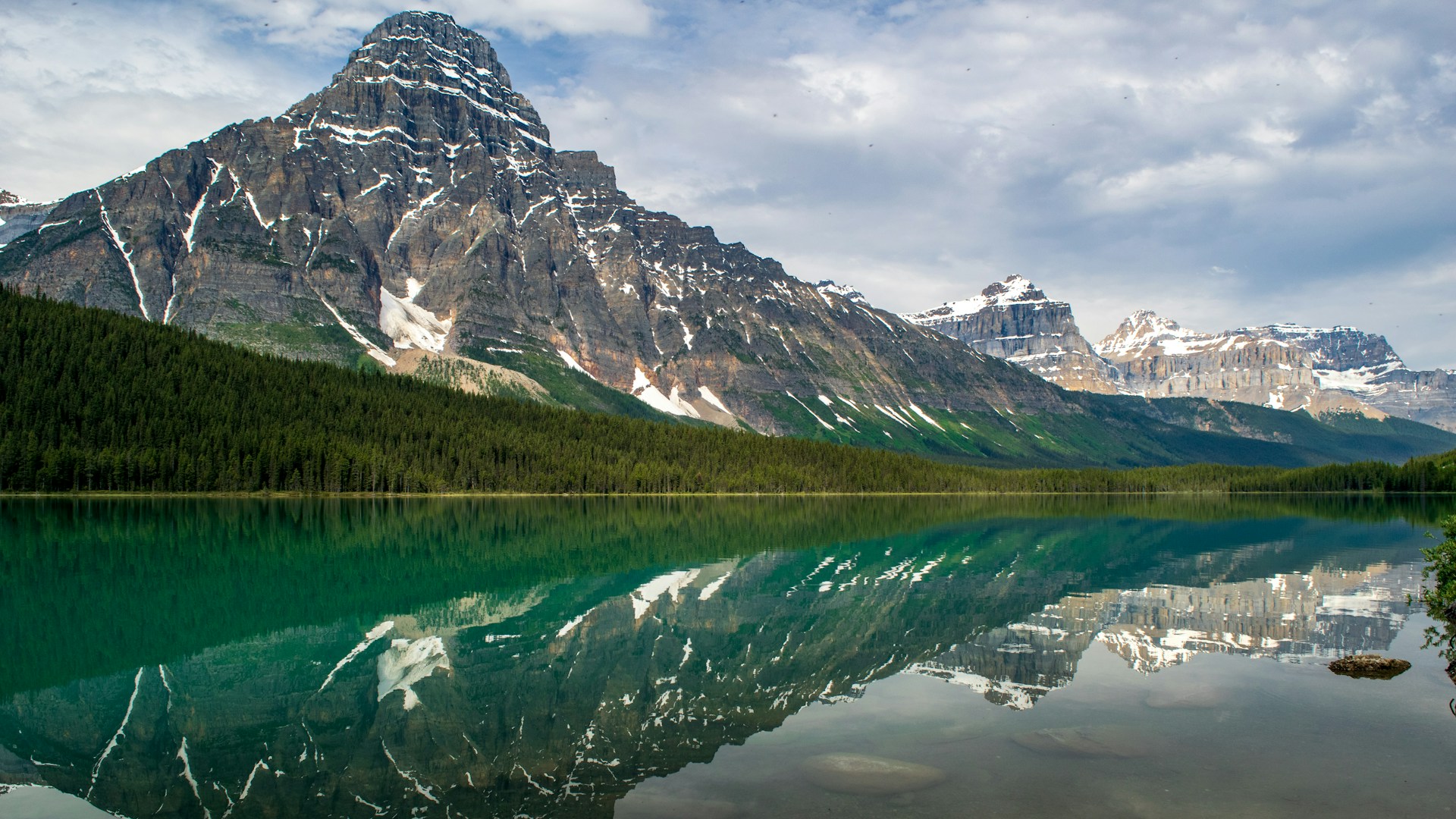 6-day Rockies + Victoria One-way Tour, visit Jasper, Lake Louise, Moraine Lake, Maligne Lake, Spirit Island, Columbia Icefield, Snowcoach+Skywalk, Vancouver airport pick up