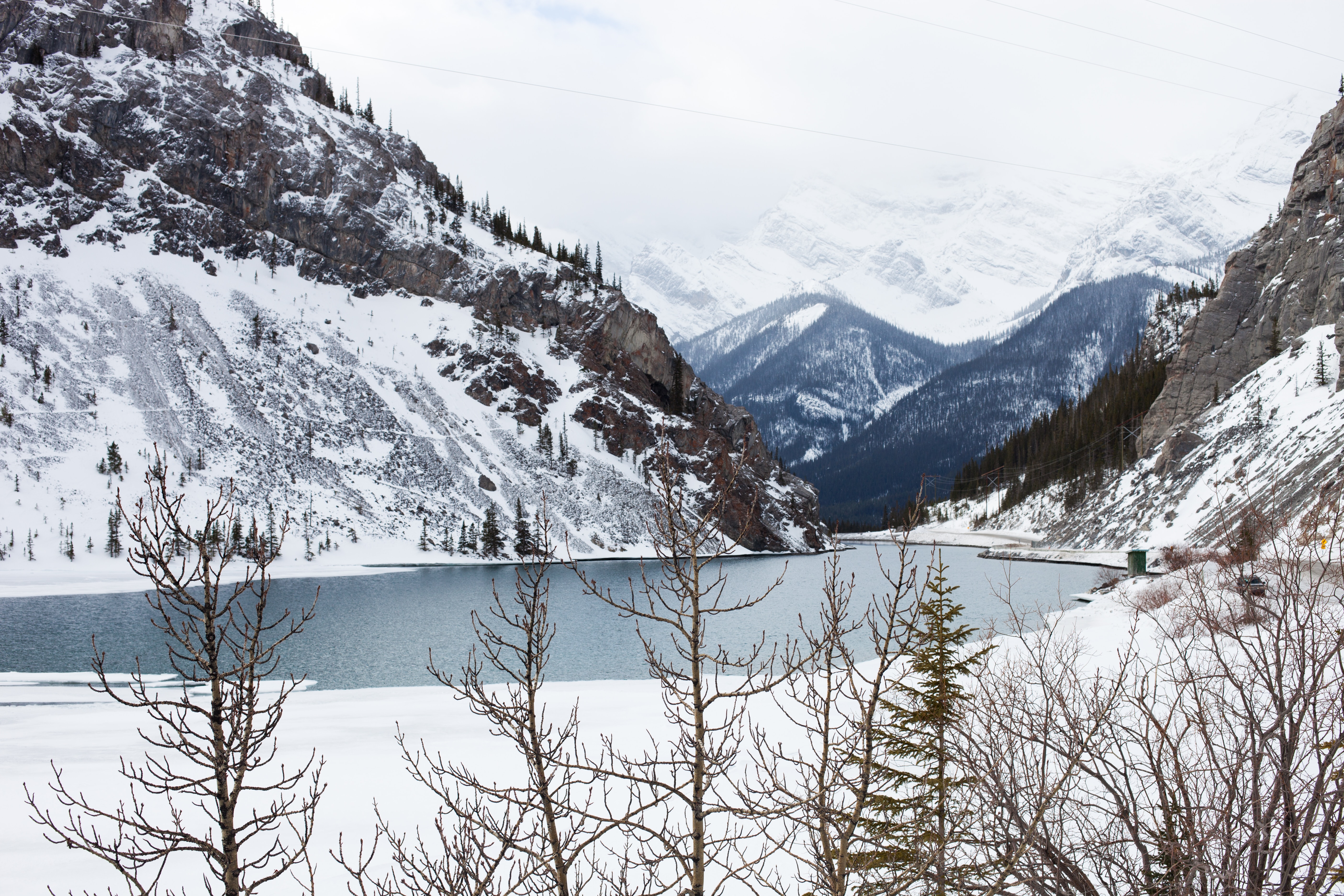 4-Day [Vancouver in /Calgary out]  Winter Rockies Tour Package with Airport Pickup, visiting Banff, Lake Louise, Johnston Canyon