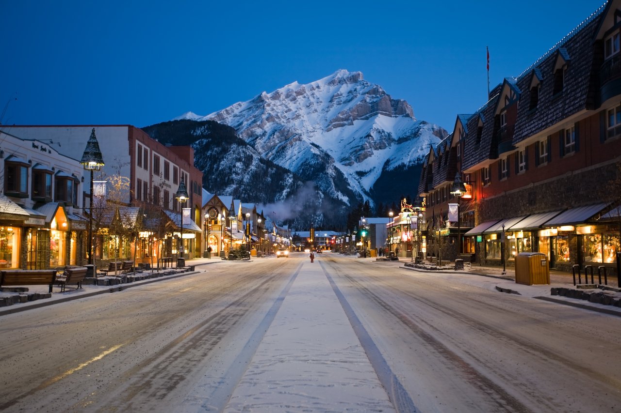 5-Day Winter Rockies tour with Airport Pick up, Vancouver in Calgary Out, visiting Banff, Lake Louise, Johnston Canyon, Marble Canyon and Yoho National Park