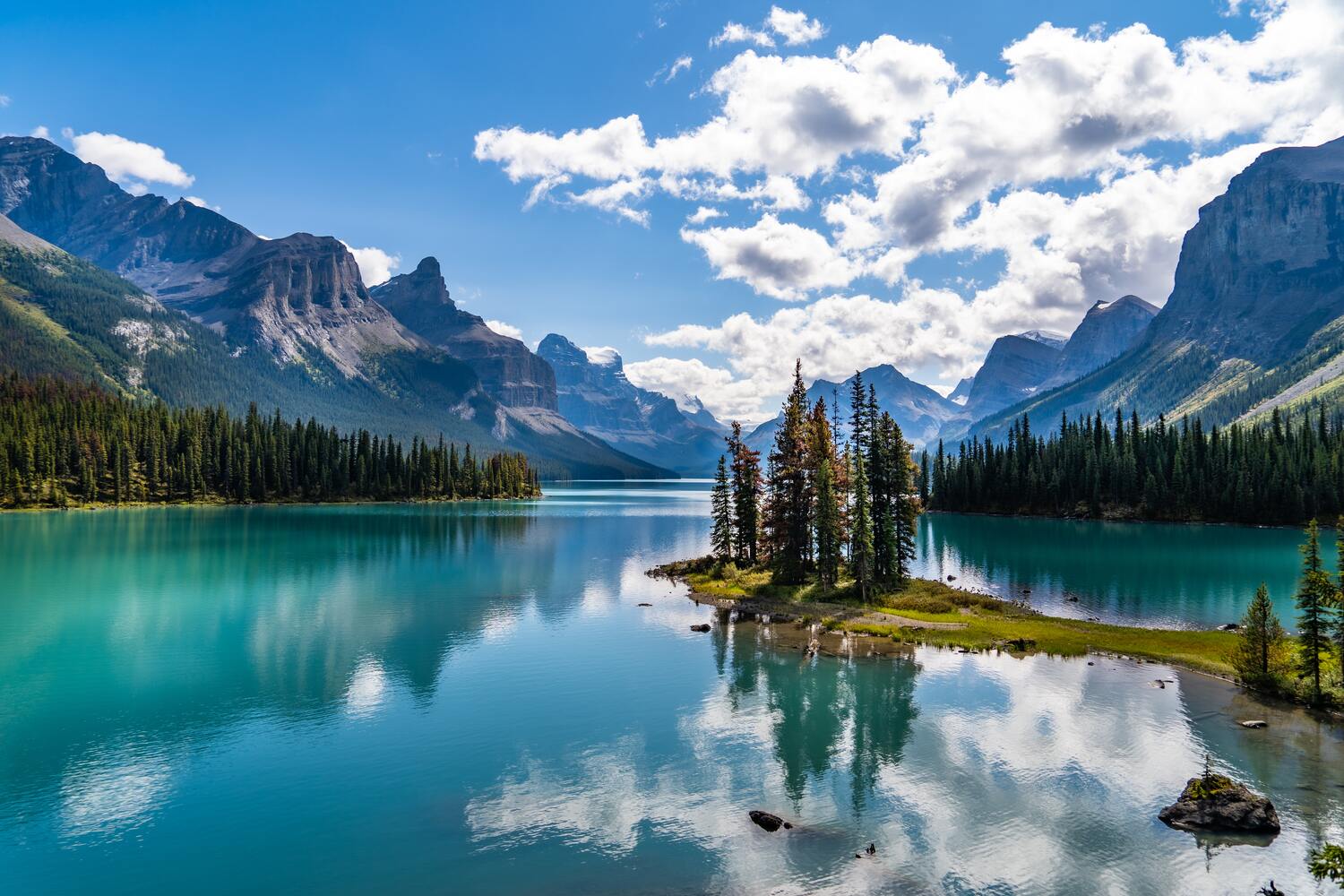 [5-Day Canadian Rockies] in Banff, Yoho,Jasper, visit Lake Louise, Moraine Lake, Emerald Lake, and Maligne Lake