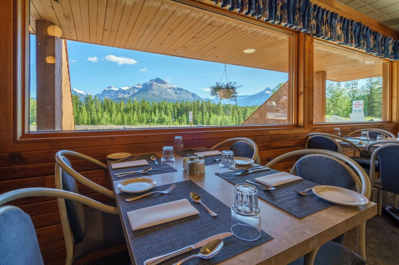 4-Day Canadian Rockies Tour: 14-Pax Small Group & Fairmont Banff Springs | Columbia Icefield & Marble Canyon