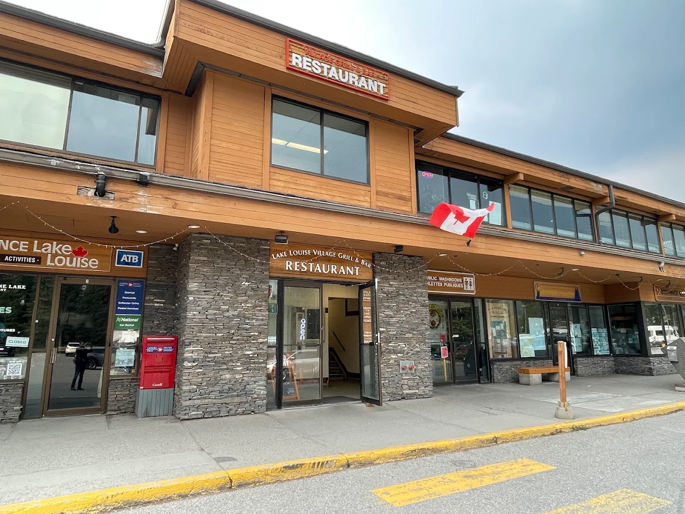 1-Day Banff & Yoho Highlights Tour | Lake Louise, Moraine Lake, Emerald Lake & Marble Canyon (English Guide)